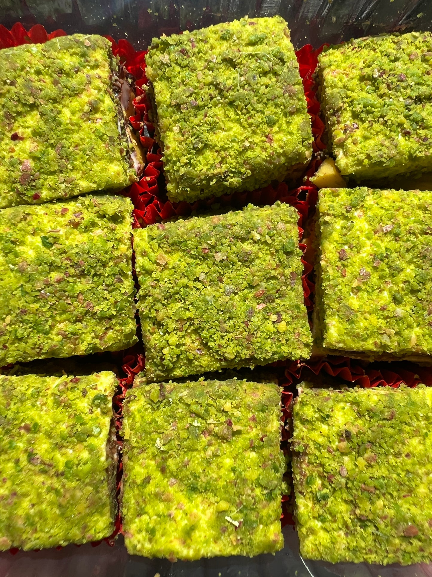 Choco De Mua Fluffies Chocolate Pistachio Marshmallow, Dubai Chocolate Aspired Marhmallow – 15 Pieces, 10.6 oz Gift Box Snack Dessert Bonbon