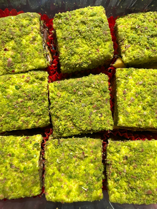 Choco De Mua Fluffies Chocolate Pistachio Marshmallow, Dubai Chocolate Aspired Marhmallow – 15 Pieces, 10.6 oz Gift Box Snack Dessert Bonbon